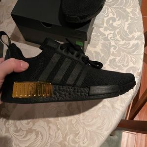 NEW! Adidas 7.5 women’s black and gold sneaker.